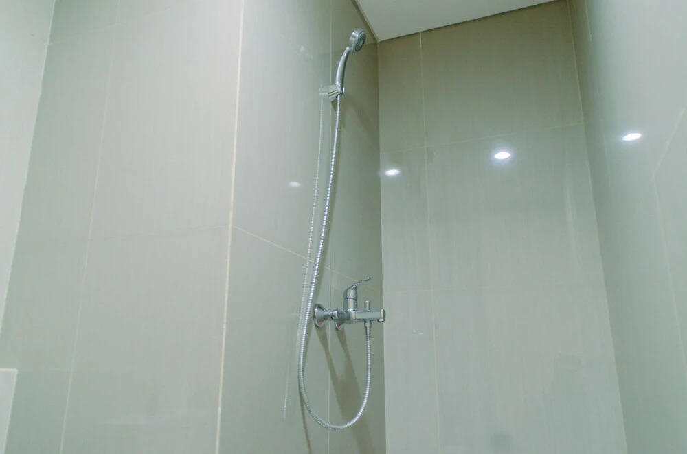 Южный Тангеранг: Stunning 1BR without Living Room at Bintaro Embarcadero Suites Apartment