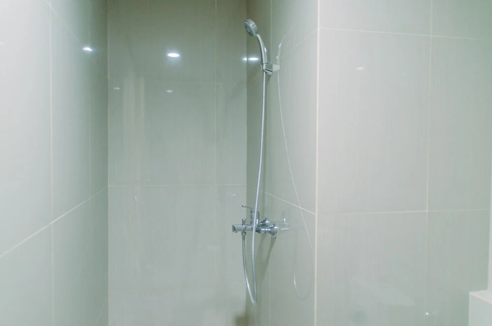 Южный Тангеранг: Elegant 1BR without Living Room at Bintaro Embarcadero Suites Apartment