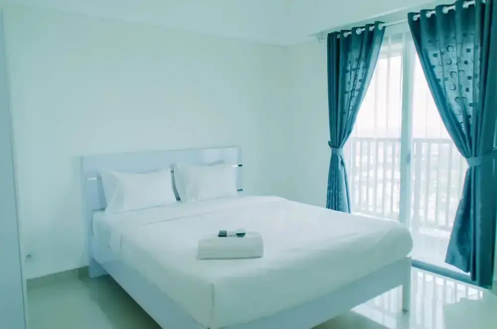 Южный Тангеранг: Elegant 1BR without Living Room at Bintaro Embarcadero Suites Apartment