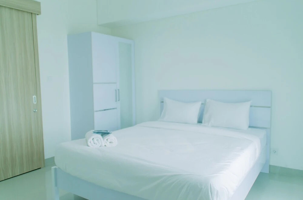 Южный Тангеранг: Elegant 1BR without Living Room at Bintaro Embarcadero Suites Apartment