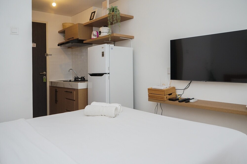 Legok: Comfortable and Simply Look Studio at Serpong Garden Apartment