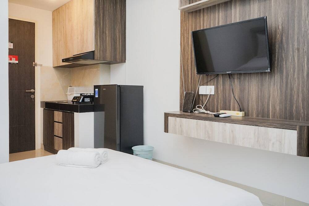 Legok: Nice And Comfy Studio At Serpong Garden Apartment