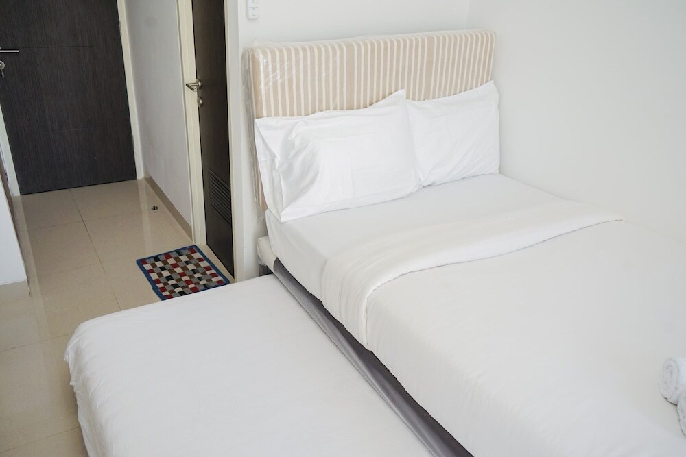 Legok: Comfy And Minimalist Studio Room At Serpong Garden Apartment