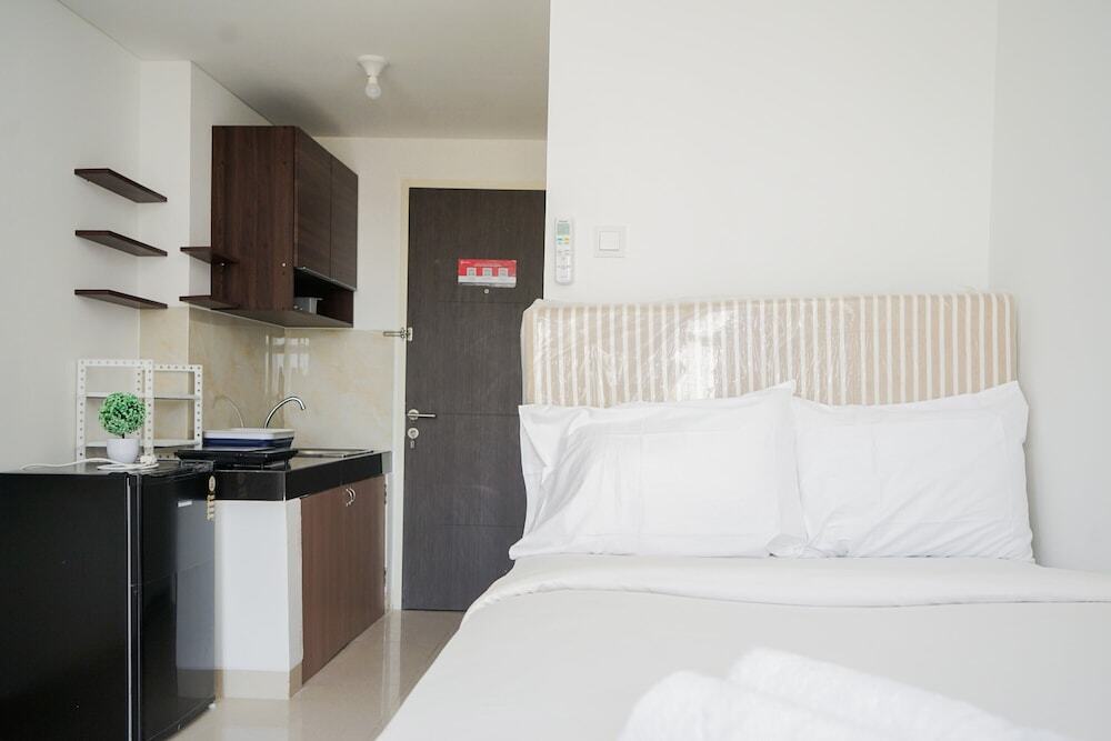Legok: Comfy And Minimalist Studio Room At Serpong Garden Apartment