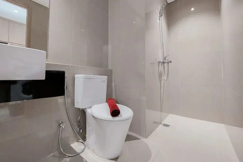 Южный Тангеранг: Comfy And Minimalist Studio At Embarcadero Bintaro Apartment