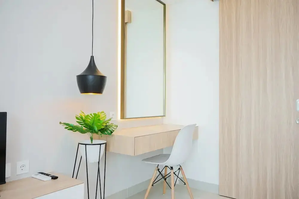 Южный Тангеранг: Comfort And Minimalist Studio At Embarcadero Bintaro Apartment