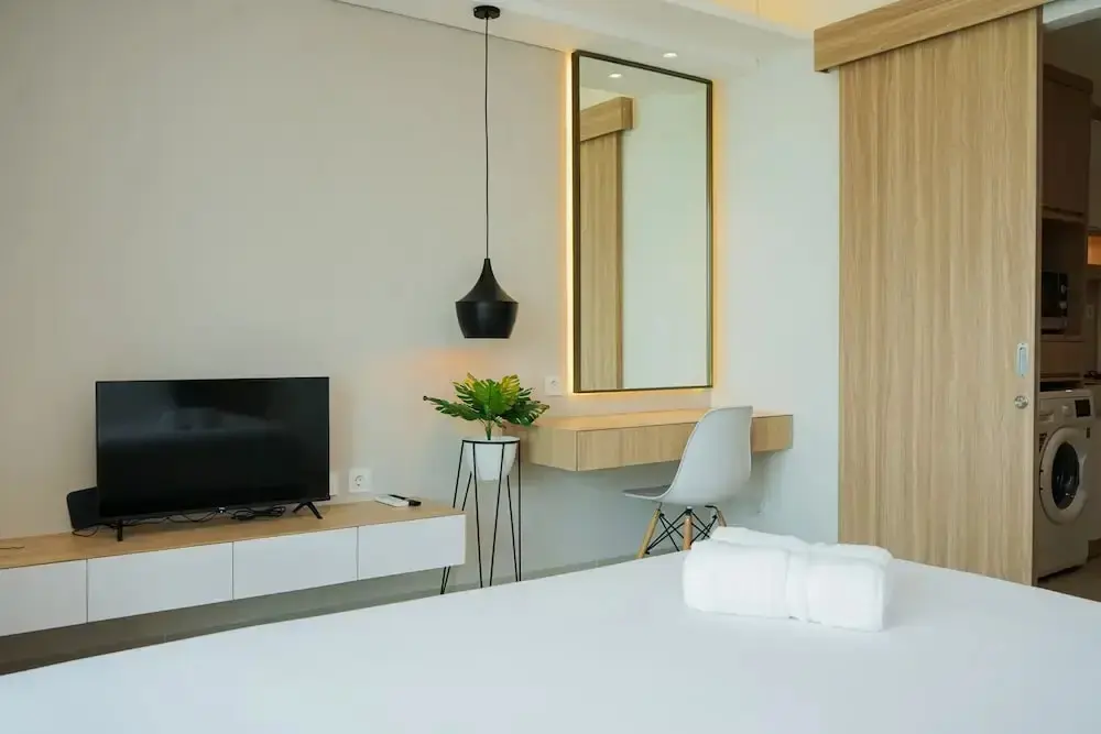 Южный Тангеранг: Comfort And Minimalist Studio At Embarcadero Bintaro Apartment