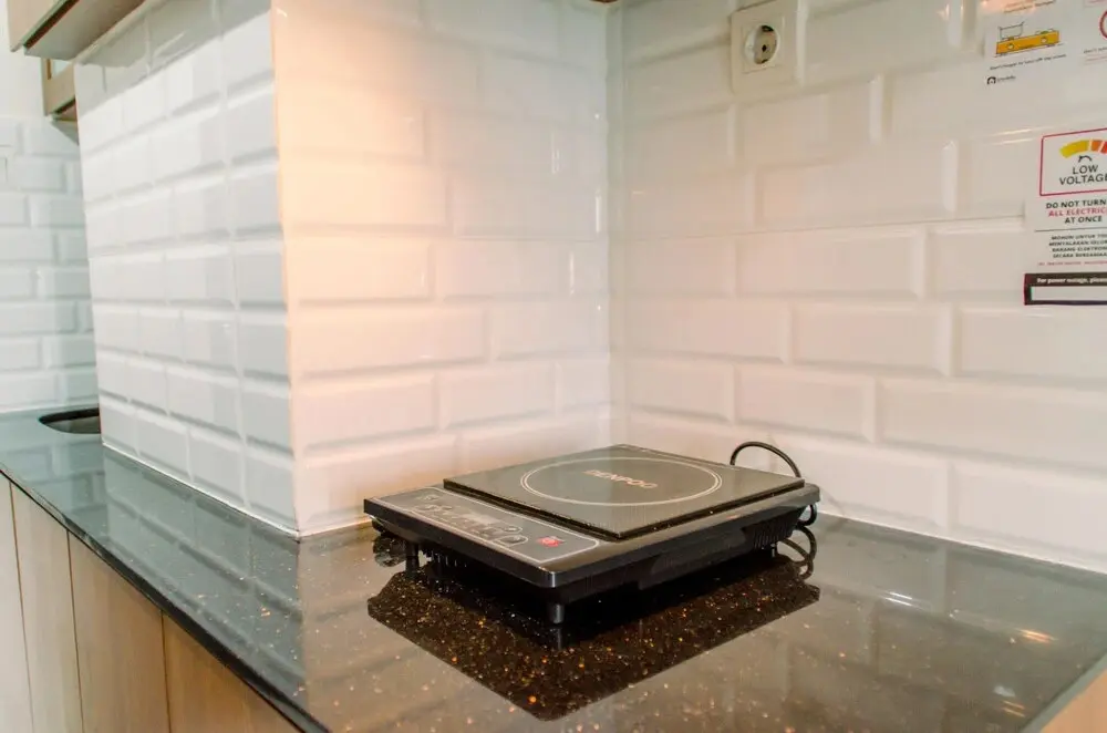 Южный Тангеранг: Unique Studio With Folded Bed Amazana Serpong Apartment