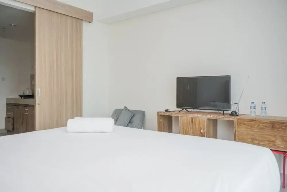 Nice and Homey Studio at Bintaro Embarcadero Apartment — фото 1