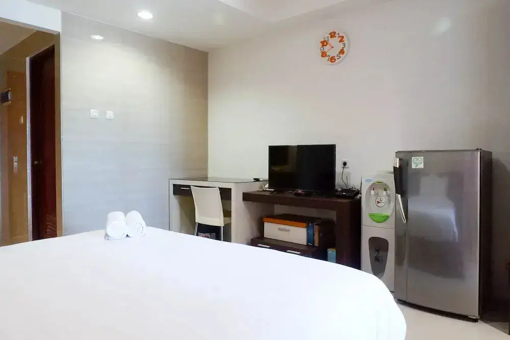 Сурабая: Best Deal Studio Apartment At High Point Serviced