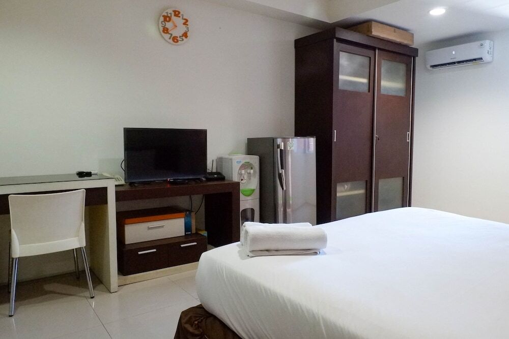 Сурабая: Best Deal Studio Apartment At High Point Serviced