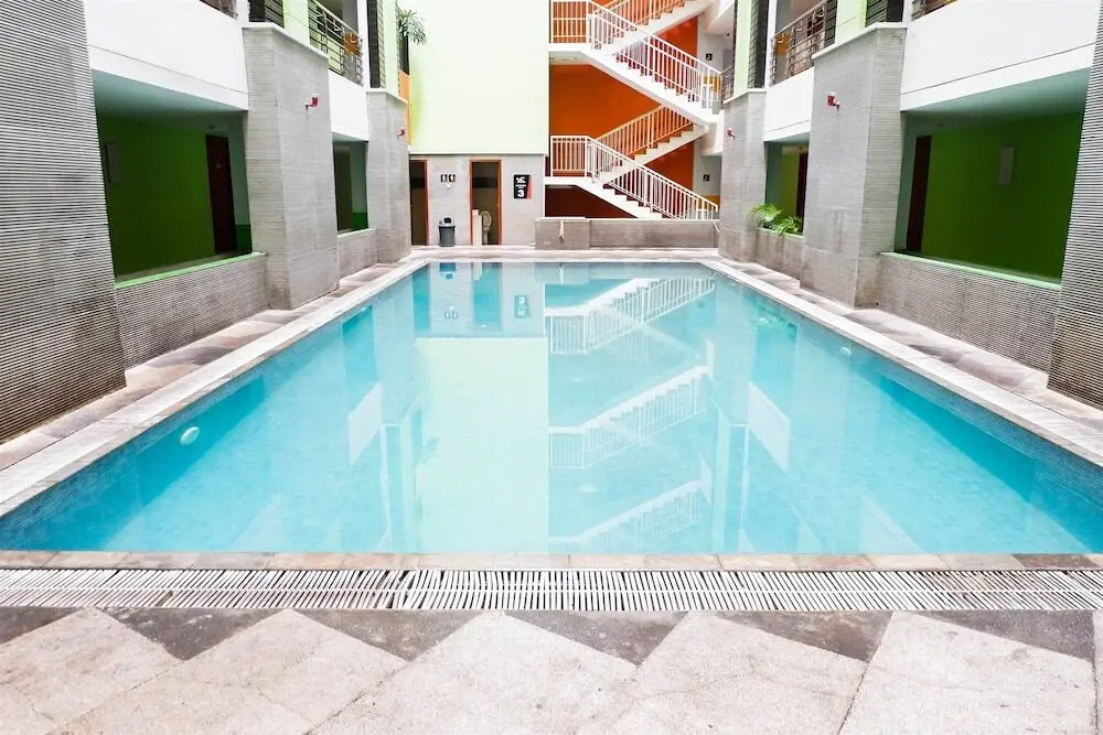 Сурабая: Best Deal Studio Apartment At High Point Serviced