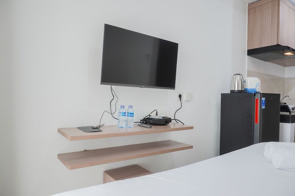 Legok: Simple And Cozy Living Studio At Serpong Garden Apartment