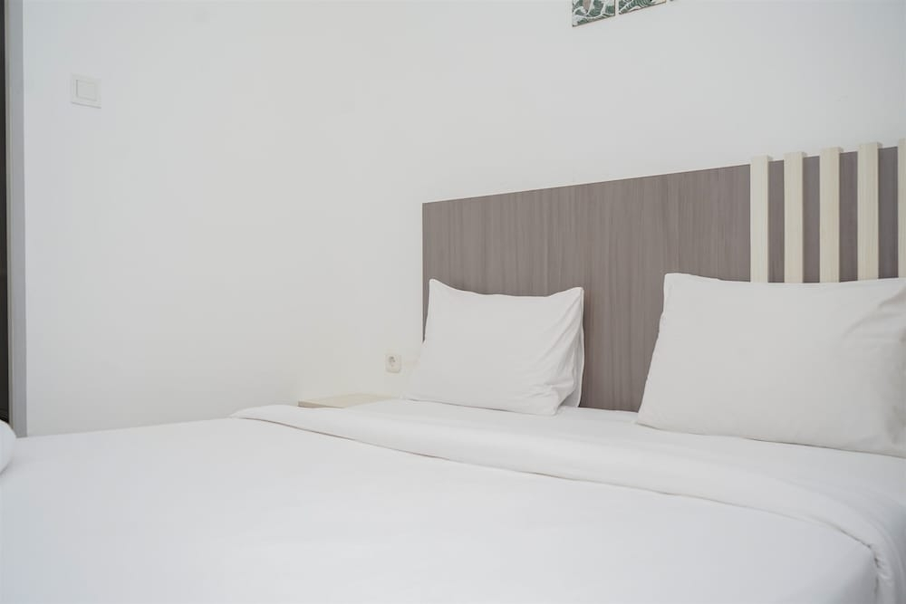 Legok: Fully Furnished Studio At Serpong Garden Apartment