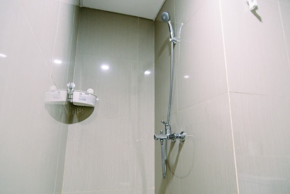 Южный Тангеранг: Elegant And Comfortable 1Br Apartment Bintaro Embarcadero