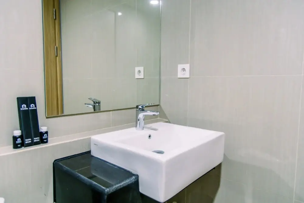 Южный Тангеранг: Elegant And Comfortable 1Br Apartment Bintaro Embarcadero