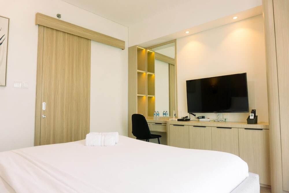 Южный Тангеранг: Well Furnished And Elegant 1Br At Bintaro Embarcadero Apartment