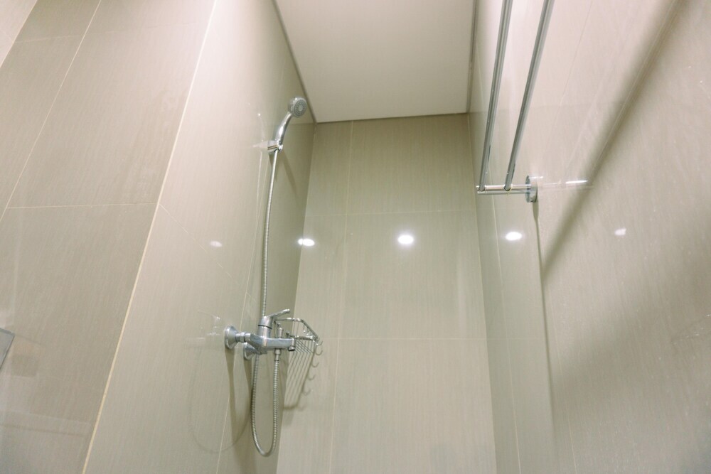 Южный Тангеранг: Well Furnished And Elegant 1Br At Bintaro Embarcadero Apartment