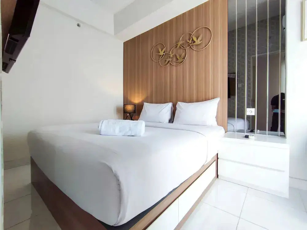 Fancy And Nice 1Br With Extra Room At Amartha View Apartment — фото 1