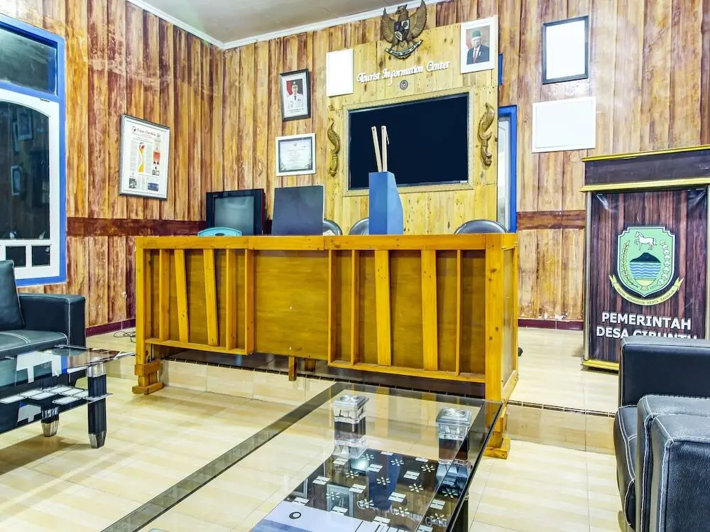 Караванг: OYO HOMES 91242 Desa Wisata Cibuntu Kuningan Syariah