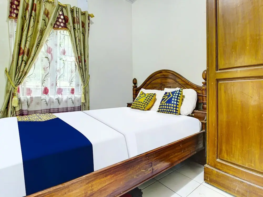 Караванг: OYO HOMES 91242 Desa Wisata Cibuntu Kuningan Syariah