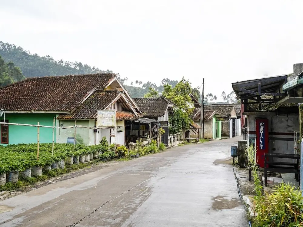 Сореанг: OYO Homes 91128 Desa Wisata Lebakmuncang Ciwidey Syariah