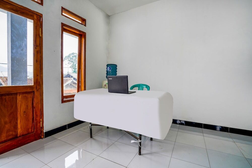 Лембанг: OYO Homes 91002 Eco Tourism Desa Cibodas Areng 3 Syariah