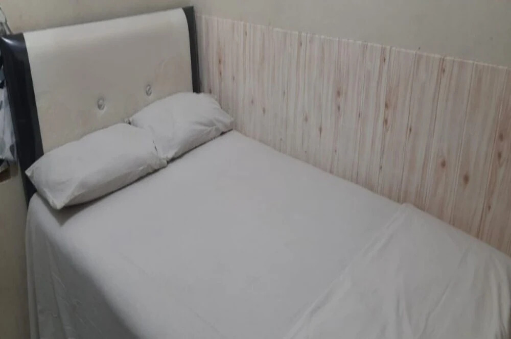 Караванг: OYO 90706 Kost Alam Jaya Syariah