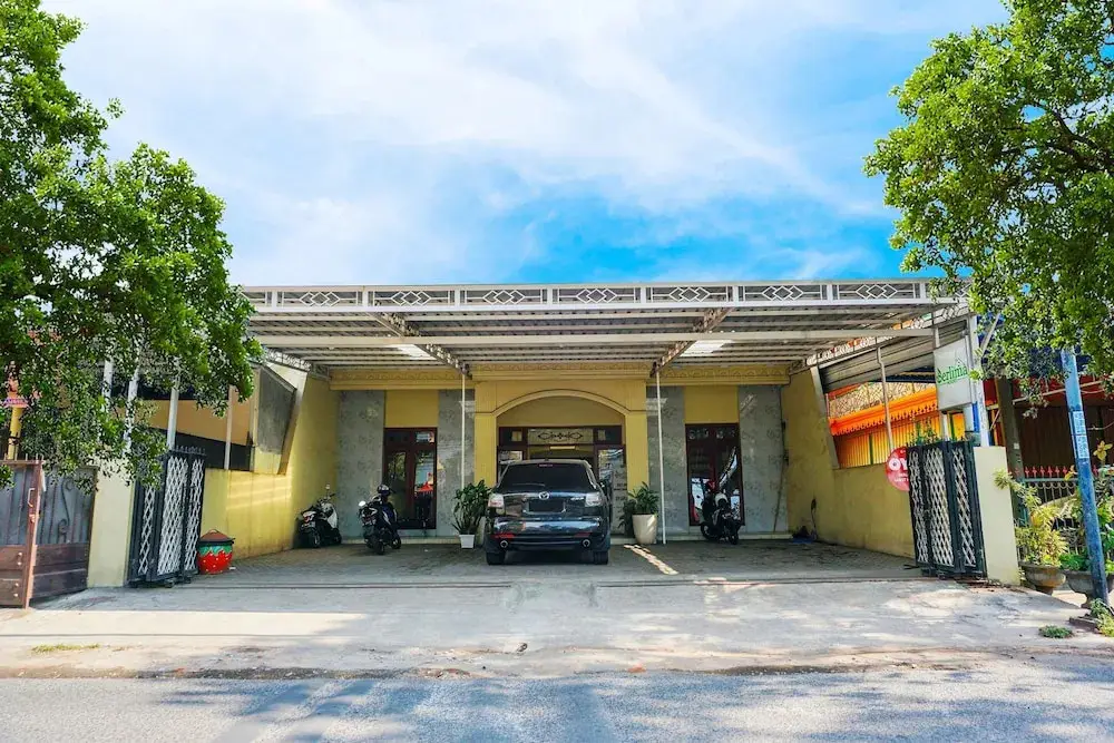 Маланг: Super OYO Flagship 90723 Berlima Guest House Syariah