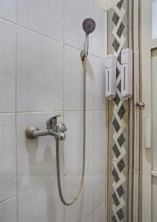 Сурабая: OYO 91049 D'lima Guest House Sub