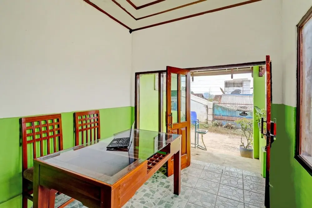 Лембанг: OYO Homes 90850 Cibeunying Eco Tourism Homestay Cibodas Maribaya 2