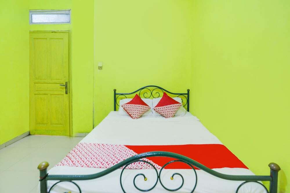 Батам: SPOT ON 91879 Emes Jaya Homestay