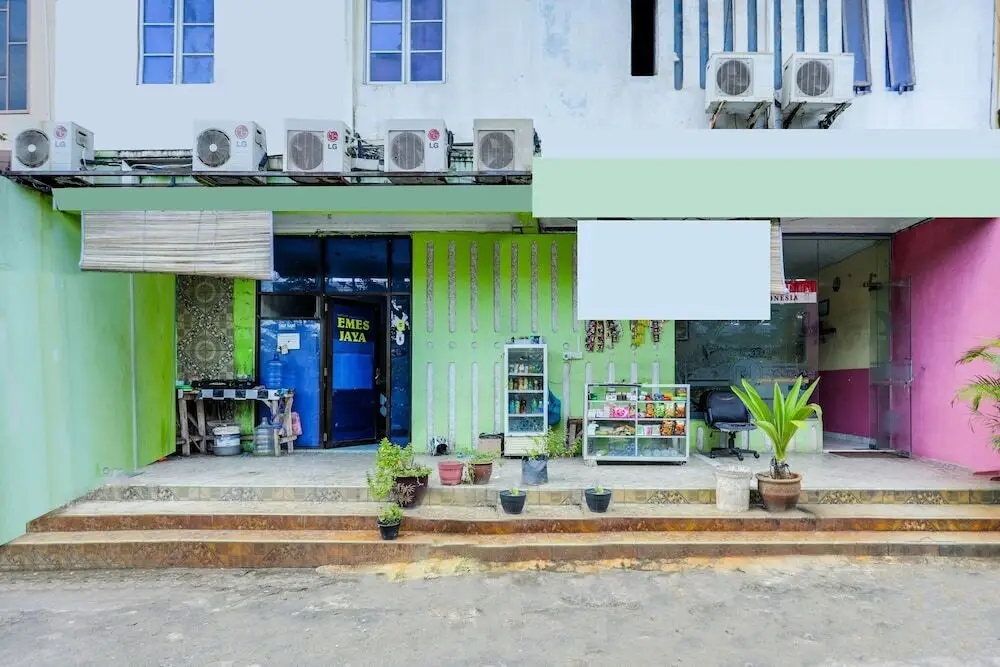 SPOT ON 91879 Emes Jaya Homestay — фото 1