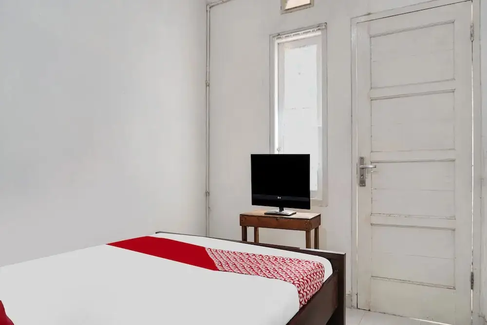 Караванг: OYO 92110 Christine Home Stay Syariah