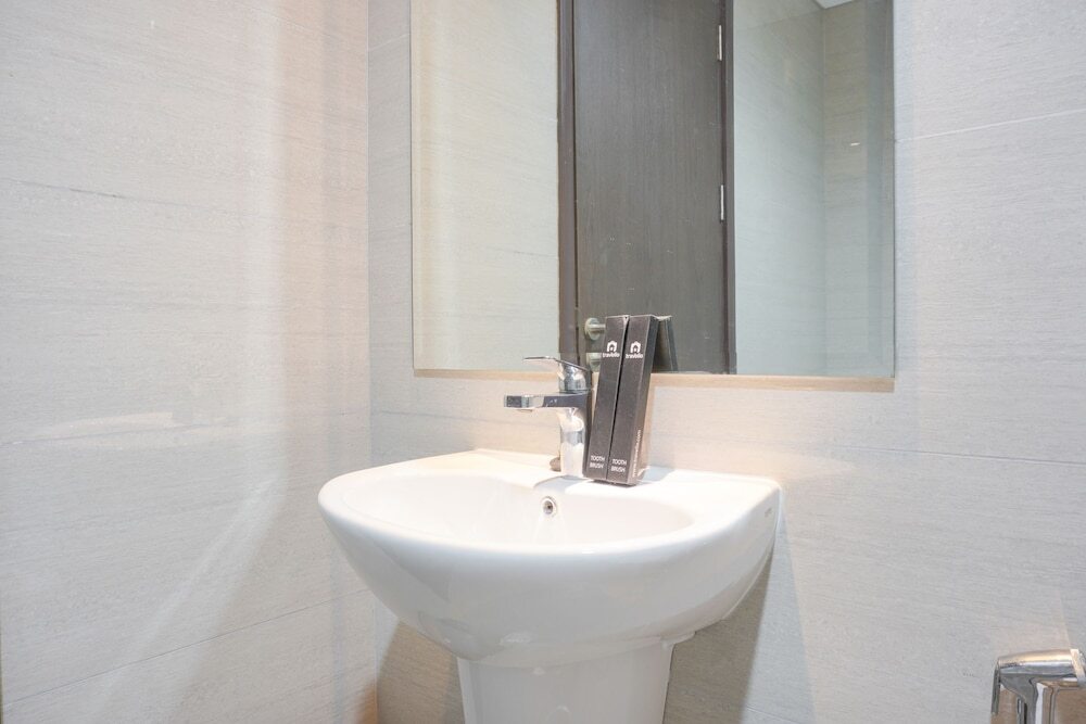 Джакарта: Elegant And Spacious 3Br At Ciputra International Apartment