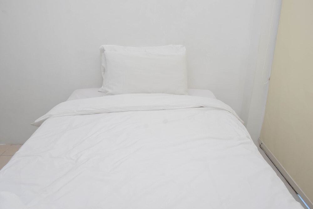 Джакарта: Cozy Stay And Homey Studio At Tifolia Apartment