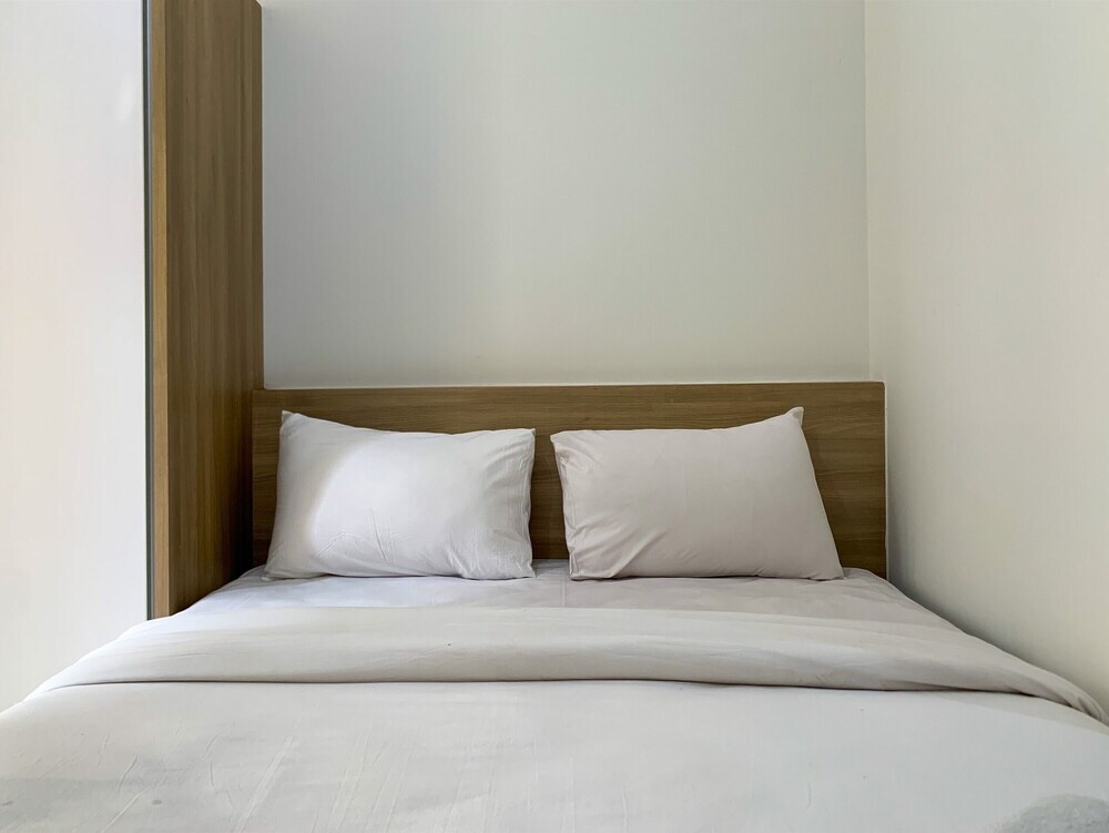 Депок: Minimalist Studio At Transpark Cibubur Apartment
