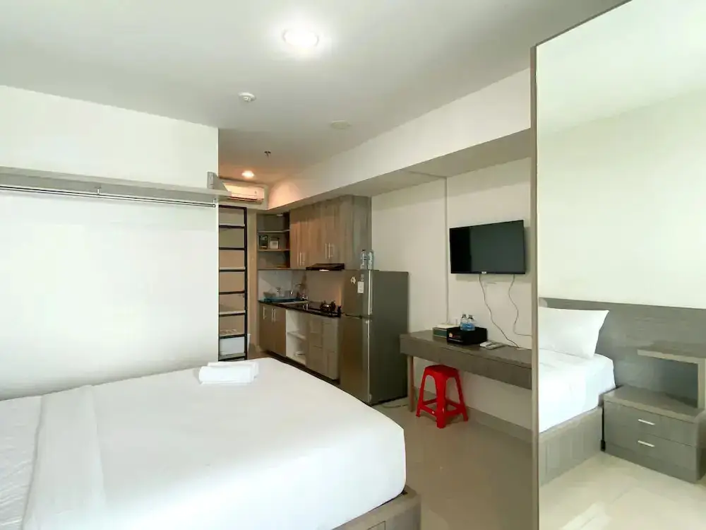 Бекаси: Enjoy Living Studio Room At High Floor Grand Kamala Lagoon Apartment