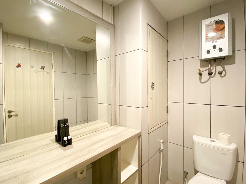 Бекаси: Enjoy Living Studio Room At High Floor Grand Kamala Lagoon Apartment