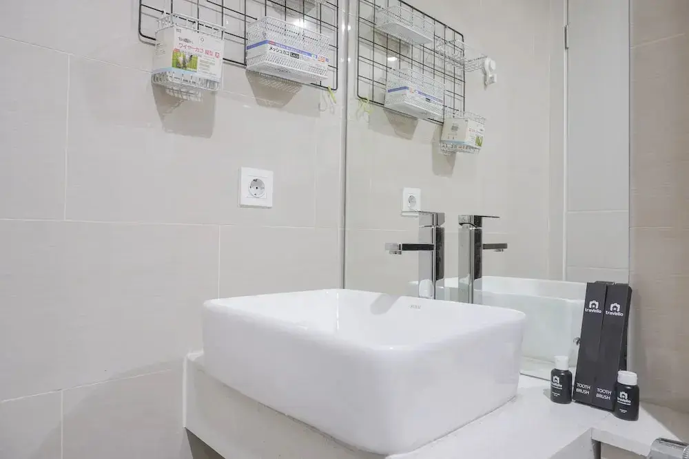 Джакарта: Simply Designed Studio At Daan Mogot City Apartment