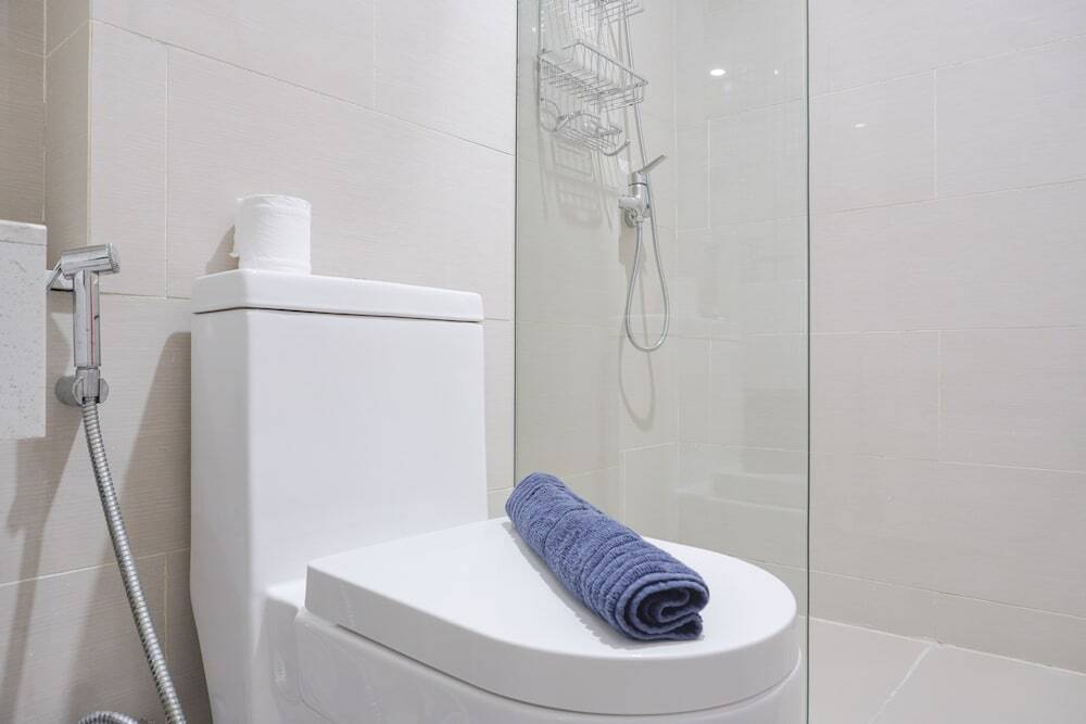 Джакарта: Simply Designed Studio At Daan Mogot City Apartment
