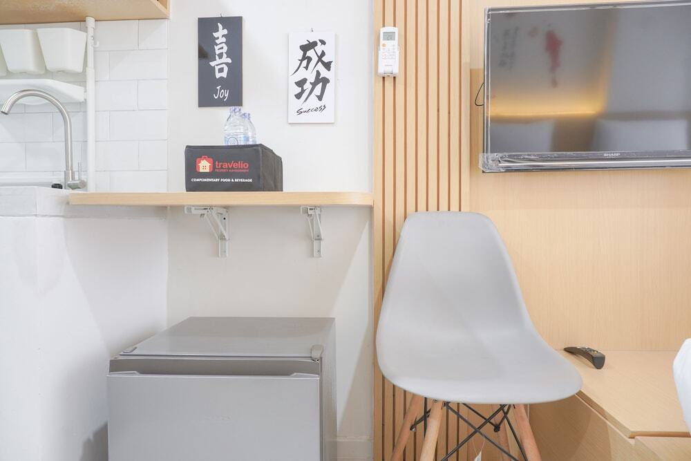 Джакарта: Simply Designed Studio At Daan Mogot City Apartment