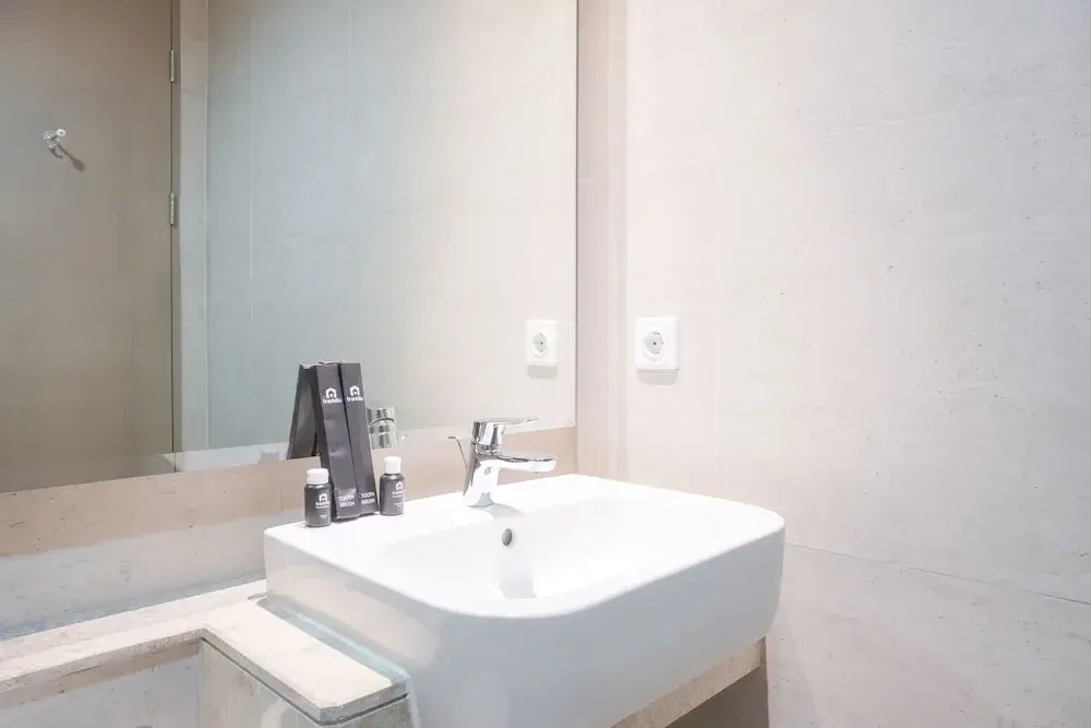 Джакарта: Nice And Homey 1Br At Gold Coast Apartment