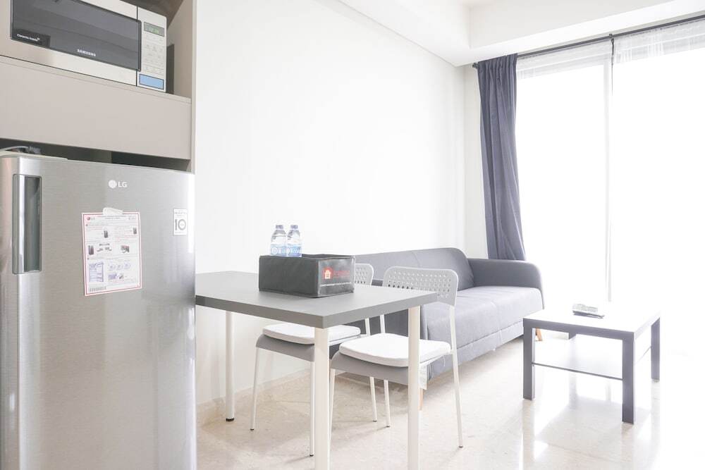 Джакарта: Nice And Homey 1Br At Gold Coast Apartment