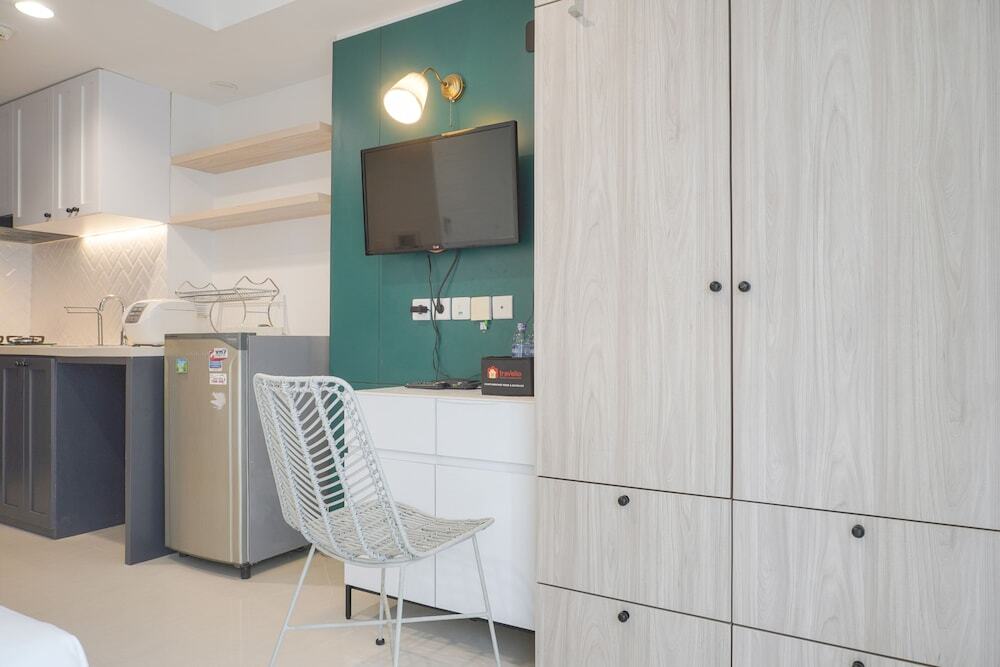 Джакарта: Warm And Simply Studio Room West Vista Apartment