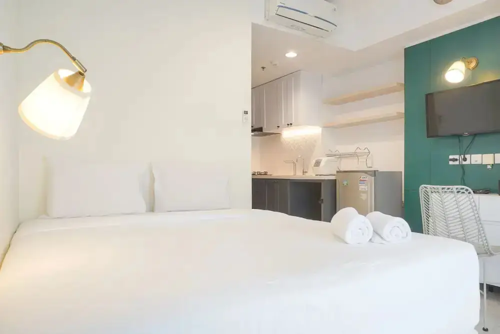 Джакарта: Warm And Simply Studio Room West Vista Apartment