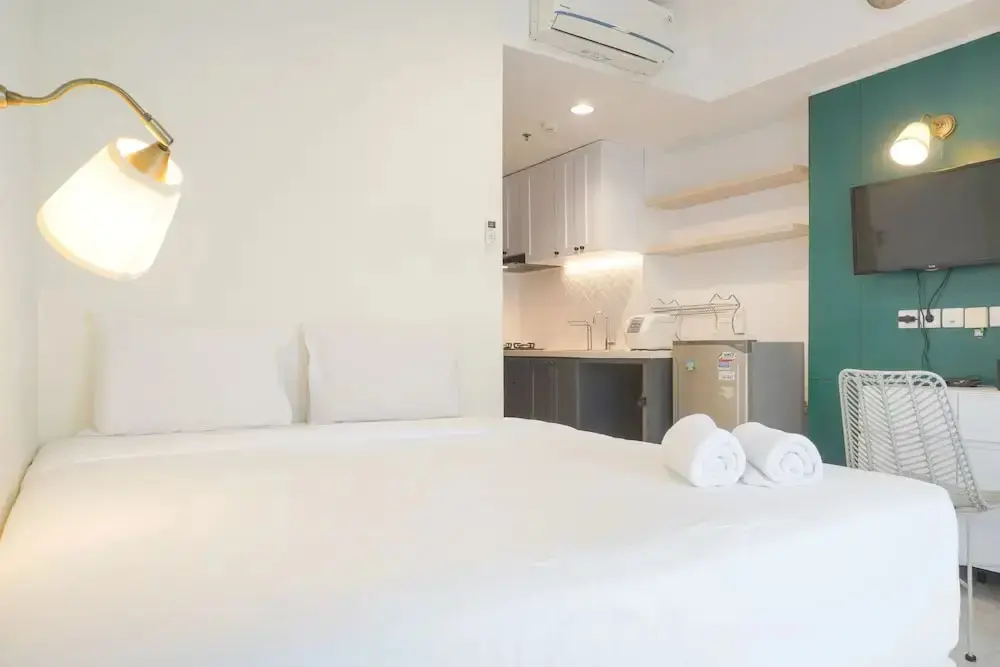 Джакарта: Warm And Simply Studio Room West Vista Apartment