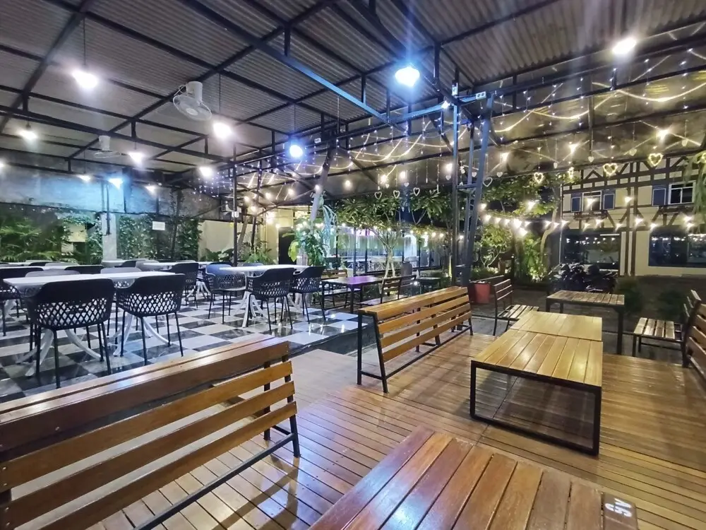 Семаранг: Newly Furnished Studio With Queen Bed At Torisan Guesthouse