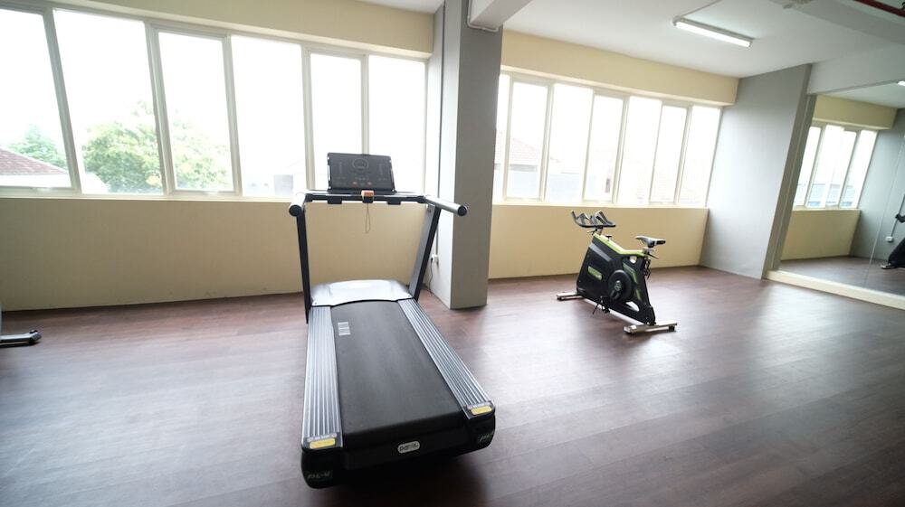 Сурабая: Best Choice And Tidy 2Br At Puncak Dharmahusada Apartment