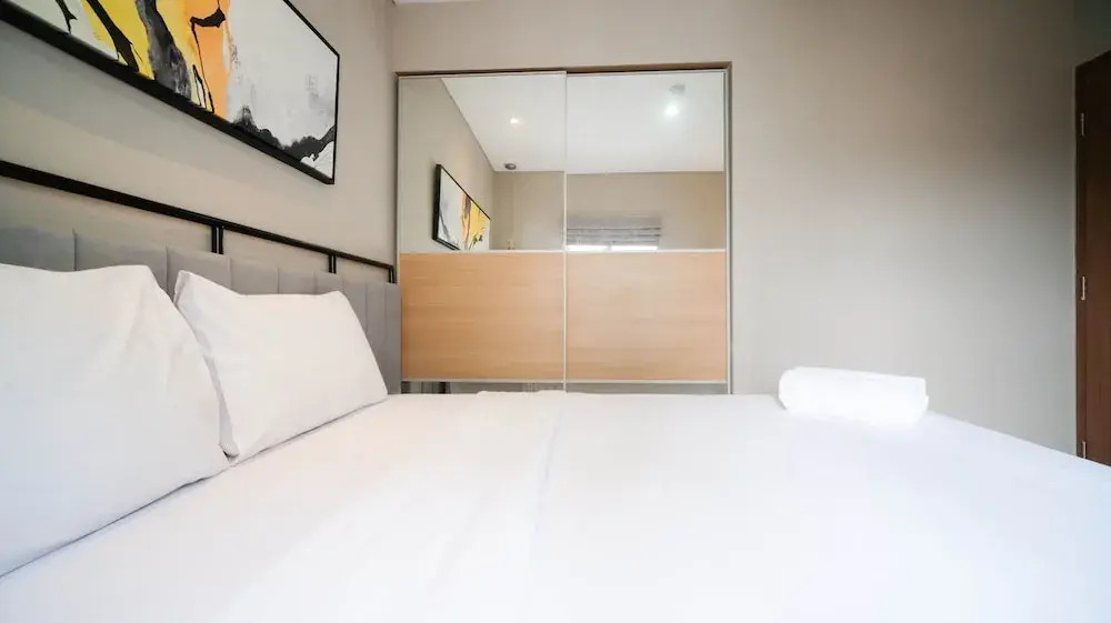 Сурабая: Minimalist And Beautiful 1Br With Extra Room At Pavilion Permata Apartment
